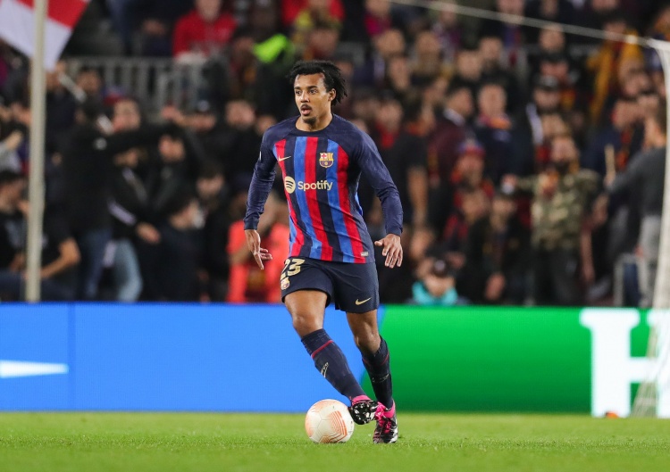 每体：巴萨计划补强右后卫 孔德将面临队内竞争